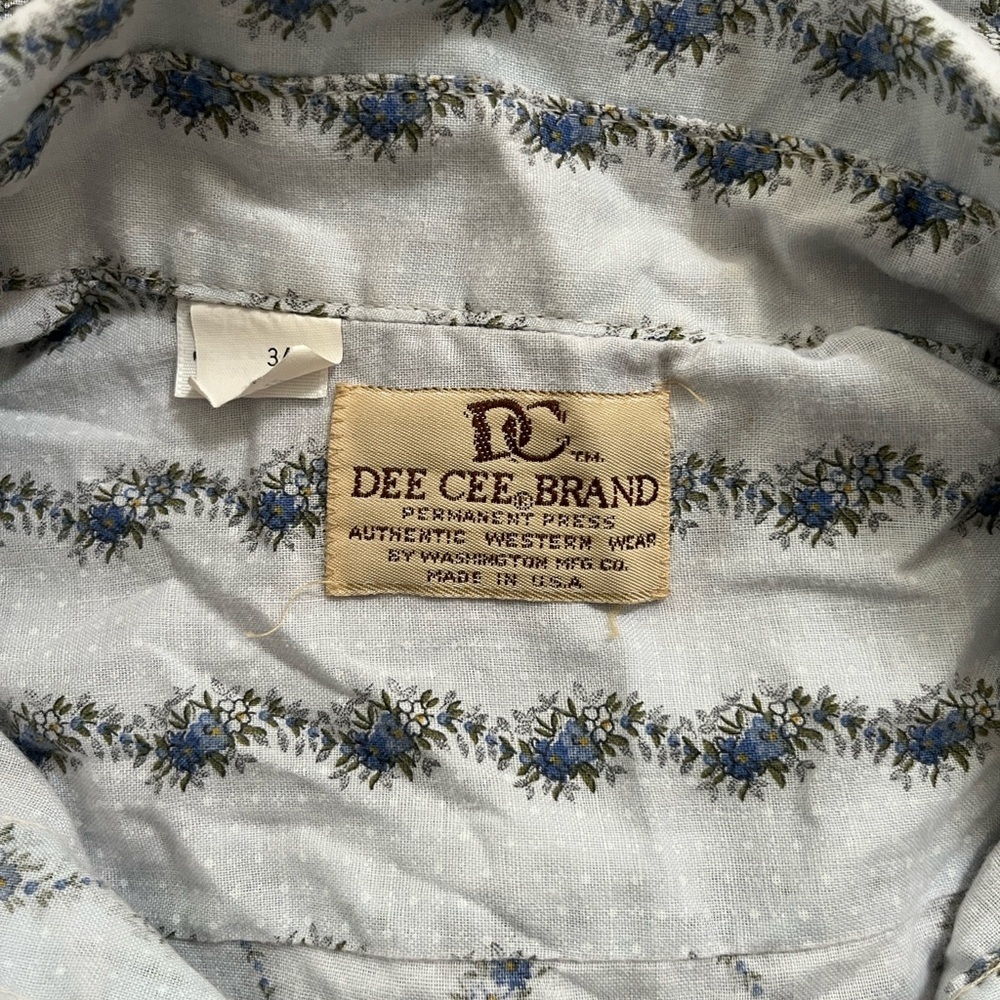 DC vintage women’s Blue Floral Shirt - Picture 6 of 10